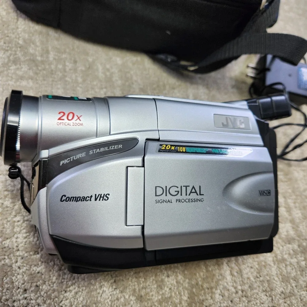 JVC GR-AXM17U Compact VHS Camcorder Video Camera TESTED With Bag